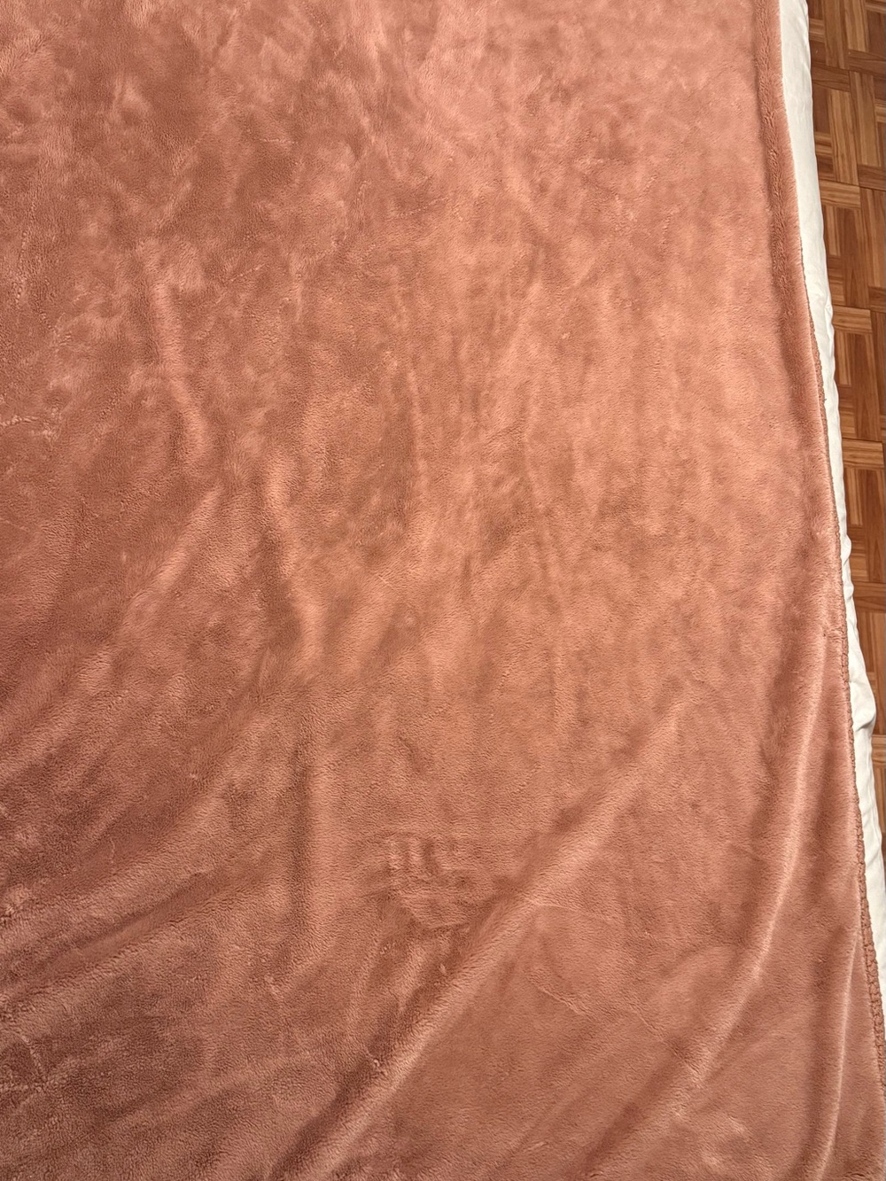 UGG Luxury Plush Oversized Throw Blanket Pink 71x47”